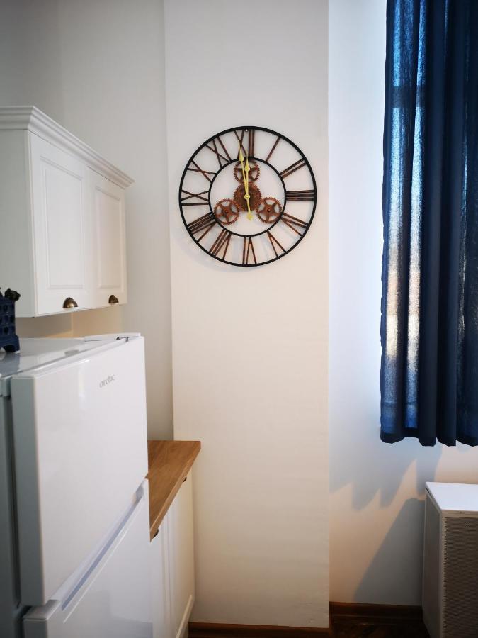 Weisz Apartment-City Center-Free Private Parking,Wifi,Ac Carei Exterior foto