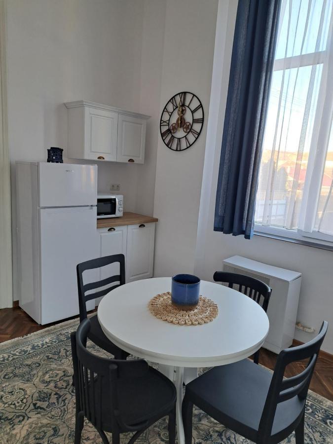 Weisz Apartment-City Center-Free Private Parking,Wifi,Ac Carei Exterior foto